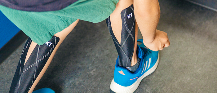 キネシオテープを貼るサポート